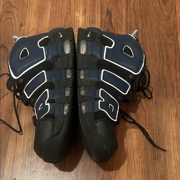 Nike Men’s Sneakers Black and Red - Picture 2 of 6